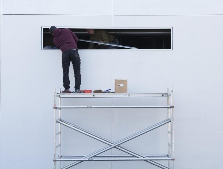 construction workers 1715667 1280